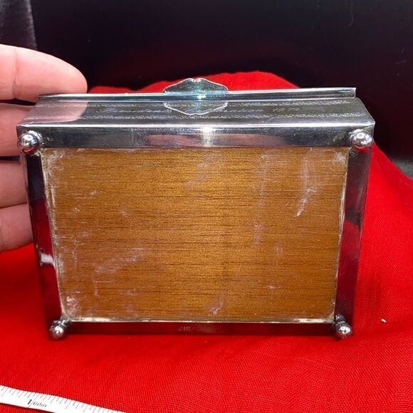 Larger trinket felt lined metal and wooden box with raised rose stem on lid - Picture 6 of 8